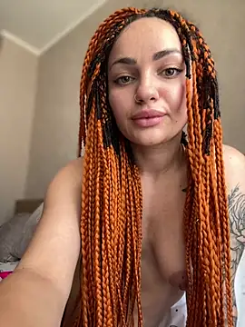 SaraLow live cam on StripChat