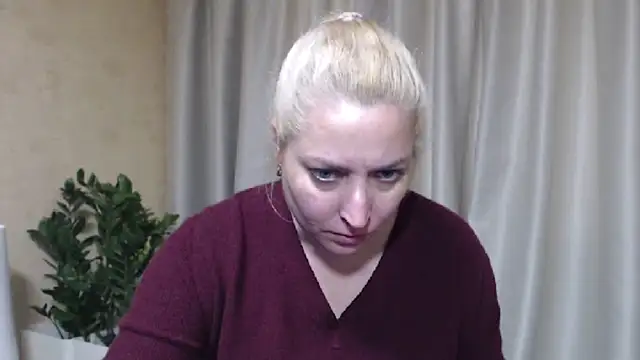 sweetpussy13 live cam on StripChat
