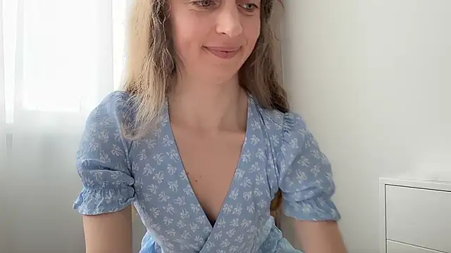 ShySchoolGirl webcam
