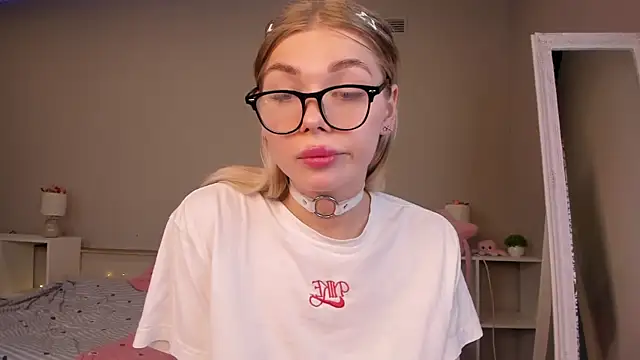 Blondy_Fina webcam