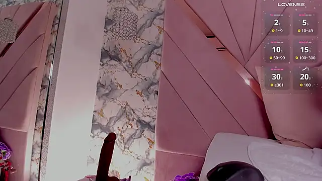mia_rouxx1 webcam