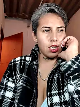 Yessi_rousse live cam on StripChat