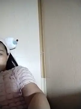 Cherry-squirtt live cam on StripChat