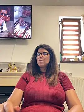 NadiraNoor webcam