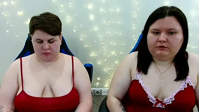 BeckyAndHellen webcam