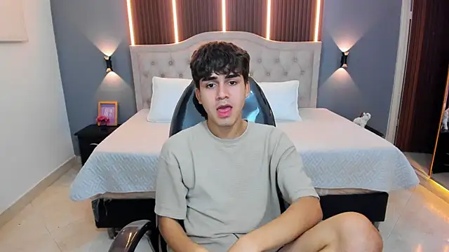 Tommy18__ live cam on StripChat