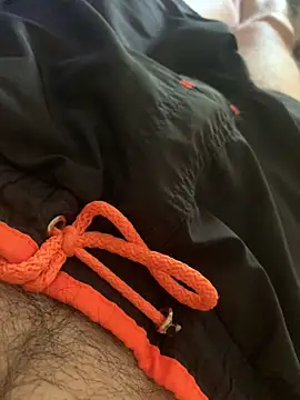 MuzzyFacing live cam on StripChat