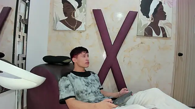 YOUNG_GUYS1 webcam