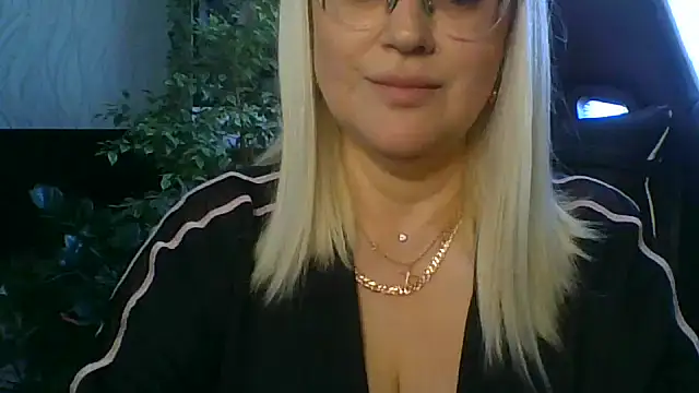 LianaSweetX webcam