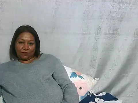 IndianSexyMilf69 webcam