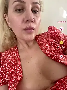 YourBlondee webcam