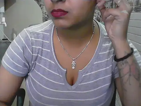 LovingPihu webcam