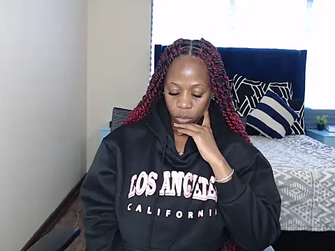 QUEENMANDYY webcam