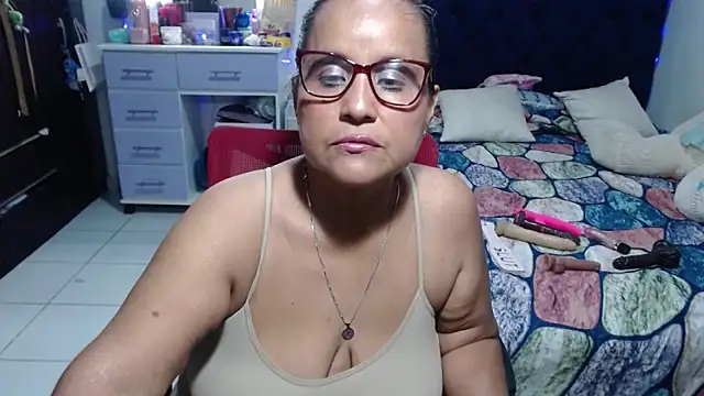 pervert_mommy_ live cam on StripChat