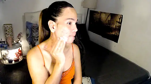 NinaDOM4CUM webcam