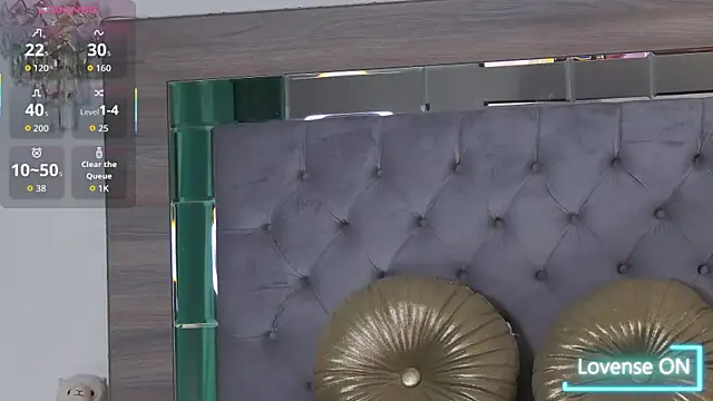 Lorehottie webcam