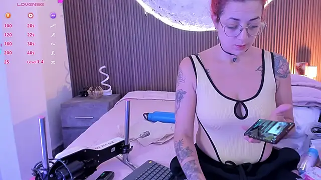 RoxanneStorm_ webcam
