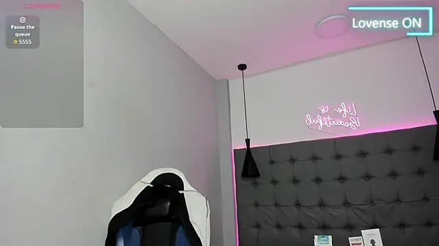 scarletcherry18 webcam