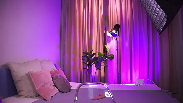 Naomi_Hotter webcam