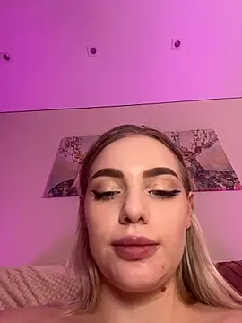 HugeBoobsAlice live cam