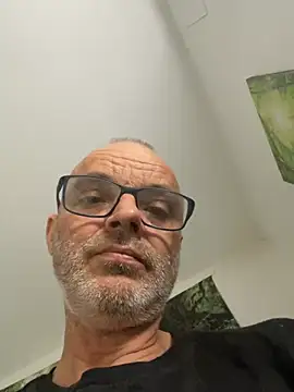 Yogirebell live cam