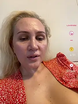 YourBlondee
