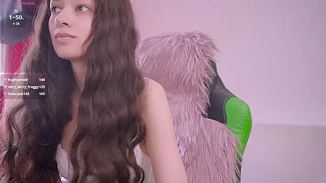 YourDarlingVivian webcam