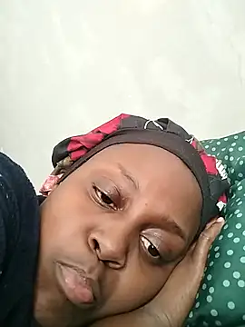 SlutyQueen32 webcam