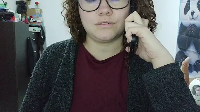 curly_greeneyed webcam