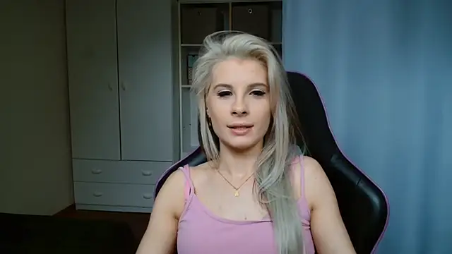 KristineGlow webcam