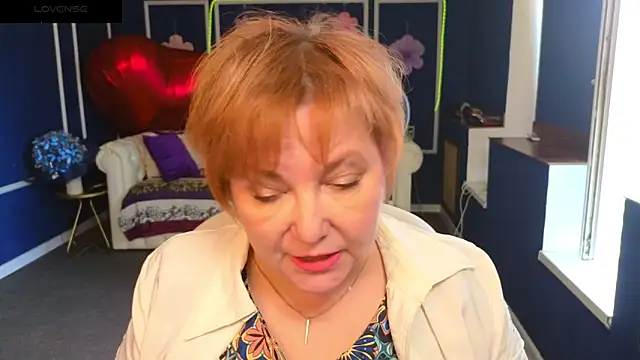 Kira_Kenett webcam