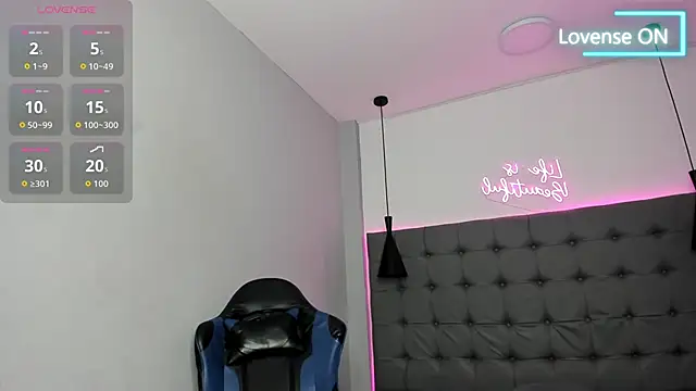 scarletcherry18 webcam