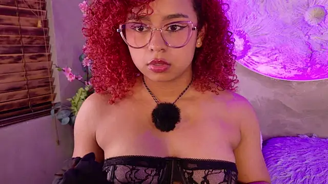lara_curly webcam