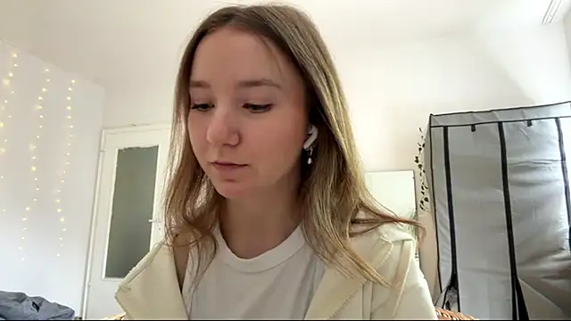 smalllisa - Smalllisa's free webcam - UK Sex Cams