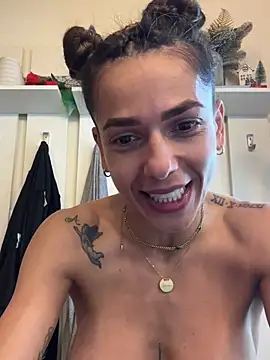 PlayfulShow live cam on StripChat