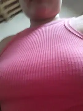 -Tara-a live cam on StripChat