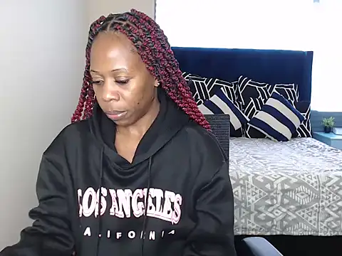 QUEENMANDYY webcam