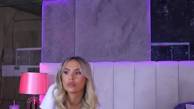 SelenaFrost webcam