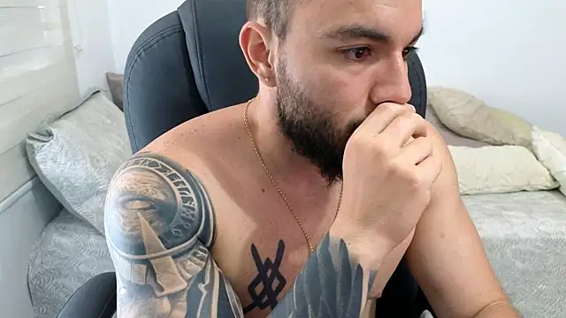 Isaac_Carter live cam on StripChat