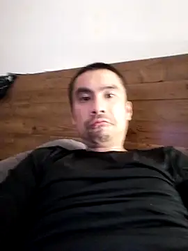 Stronggdragon85 live cam on StripChat