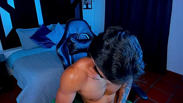 Emmet_CollinsJS live cam on StripChat