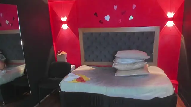 YayaHilton live cam on StripChat