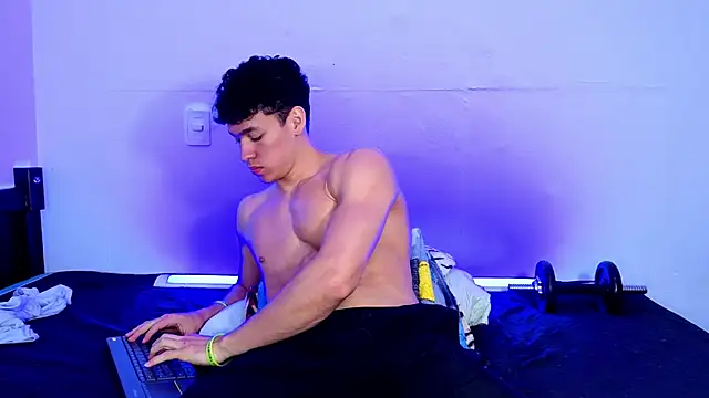 Luke_Muscle webcam