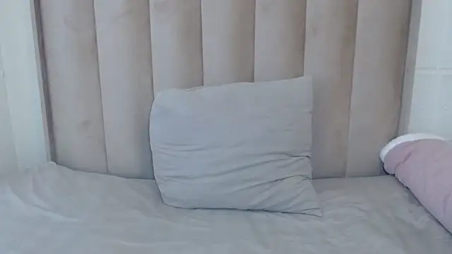 CuteHoney92 webcam