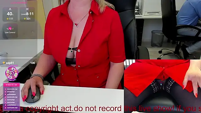 squirt_milf_viktoria live cam on StripChat