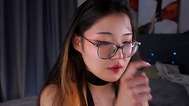 NelleMihalko live cam on StripChat