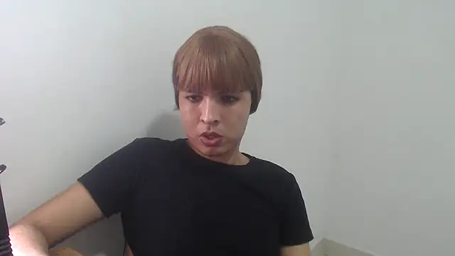 estefania224 live cam on StripChat