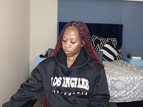 QUEENMANDYY webcam