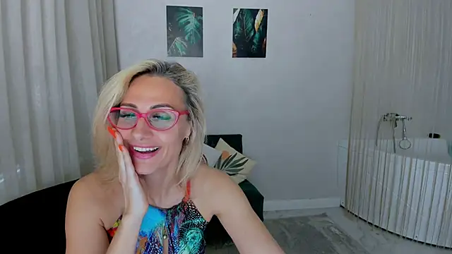 MuseOfStage live cam on StripChat
