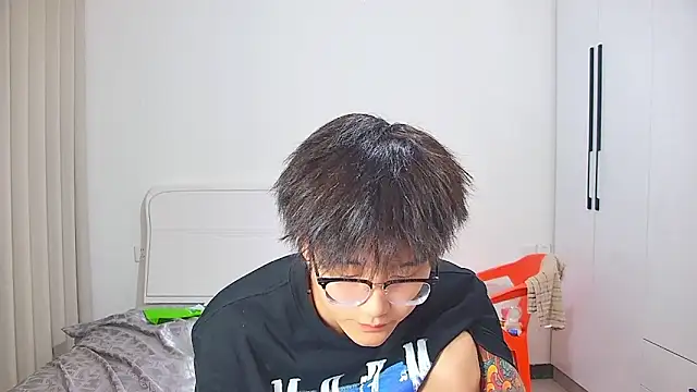 KK-cuteboy live cam on StripChat